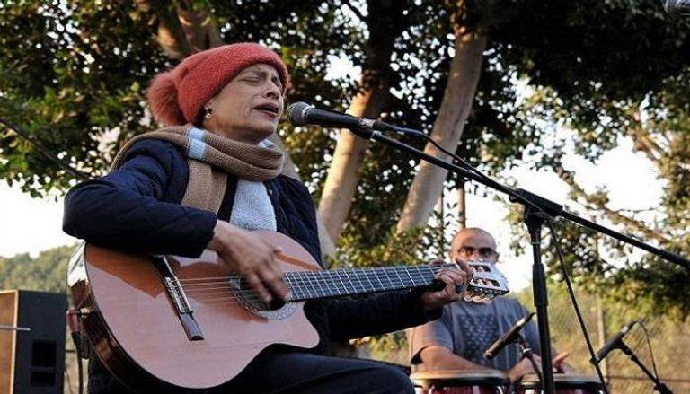 وفاة المطربة المصرية رانيا شعلان.. عاشقة الجيتار