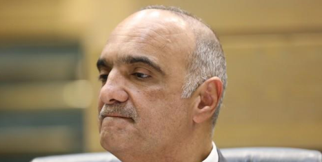 بماذا همس الصفدي بأذن الخصاونة؟