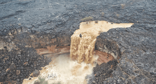 في السعودية.. لقطات جوية ساحرة لشلال السليمية بالمدينة المنورة