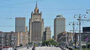 روسيا تطرد سفير إستونيا وتخفض المستوى الدبلوماسي