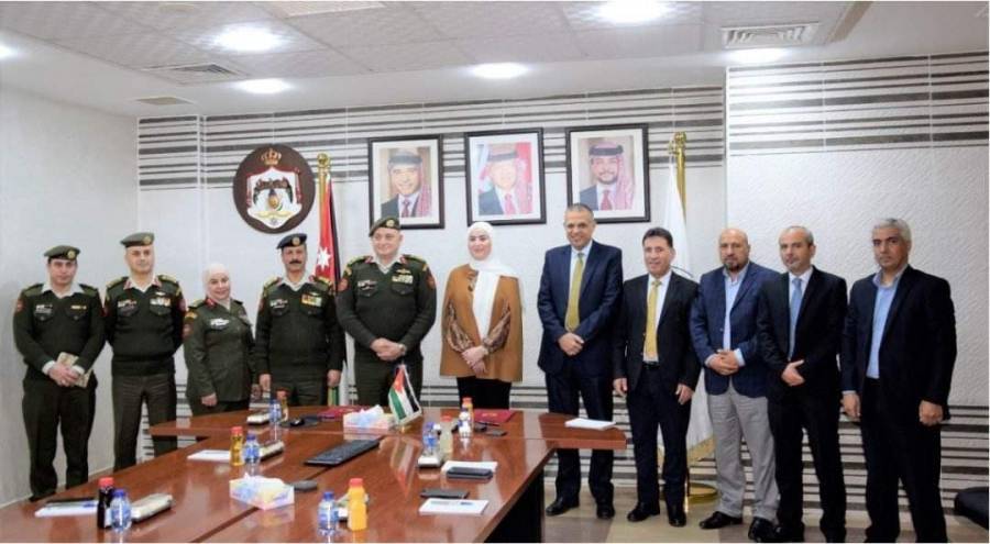 وزارة التنمية الاجتماعية توقع اتفاقية مع الخدمات الطبية الملكية..صور