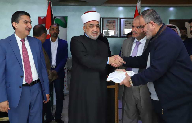 الخلايلة يفتتح الملتقى الخيري واليوم الطبي المجاني في سحاب