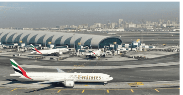 أم تورّط طفلتها في جريمة.. وتسقط بمطار دبي