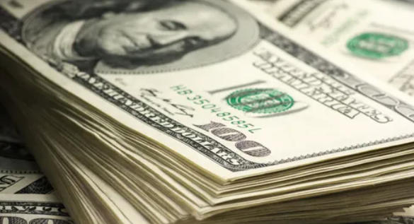 الدولار يرتفع وسط ترقب المستثمرين لقرار الفائدة الأميركية
