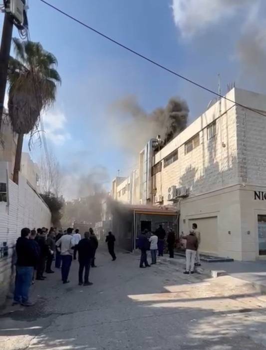 اصابتان بحريق مطعم في عبدون