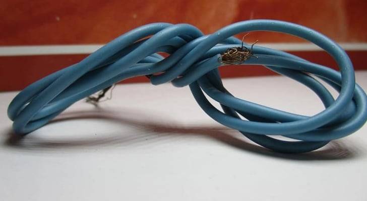 التمييز تؤيد حكما بحق أب ضرب ابنته بـسلك كهربائي حتى الموت