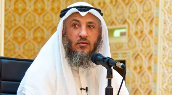 الداعية عثمان الخميس لمن حرق نسخة من القرآن: شلّت يدك