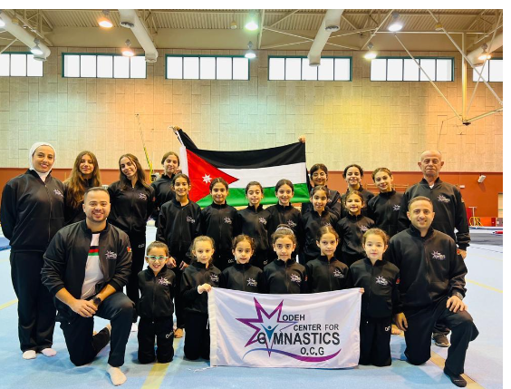 وفد من مركز عودة للجمباز يشارك في بطولة في قطر
