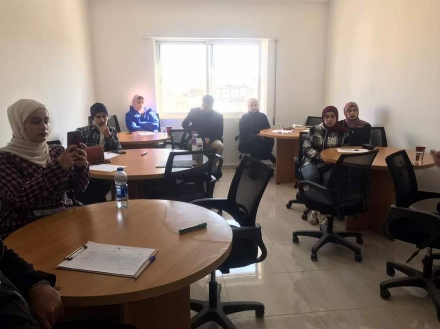 جلسة تعريفية عن جائزة الحسين بن عبدالله الثاني للعمل التطوعي في مؤسسة رواد التحديث للتنمية والتدريب.