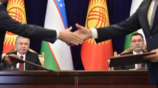 قرغيزستان وأوزبكستان تعلنان إتمام ترسيم حدودهما بعد عقود من النزاع