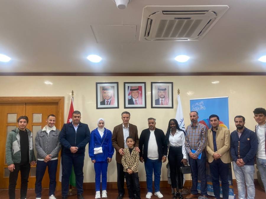 الفايز يلتقي فريق مبادرة عالم ايجابي الشبابية التطوعية في العقبة.