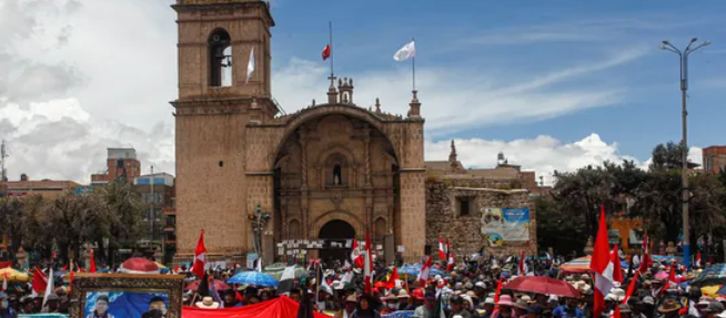 خسائر حادة بقطاع السياحة في البيرو بسبب الأزمة السياسية