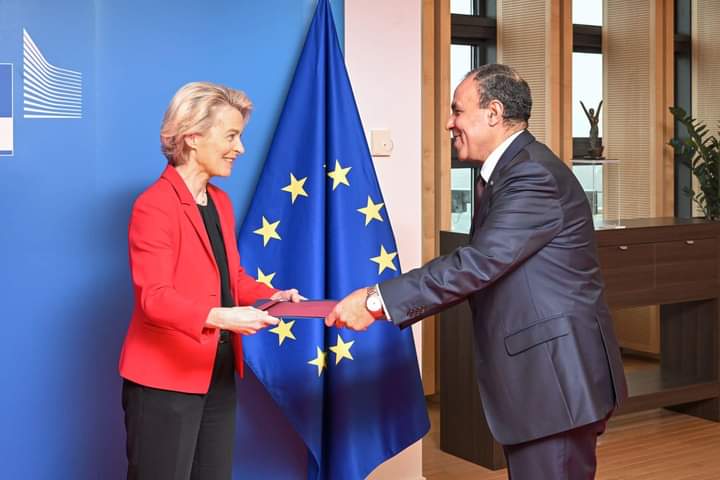 سفير مصر في بروكسل يقدم أوراق اعتماده لرئيسة المفوضية الأوروبية