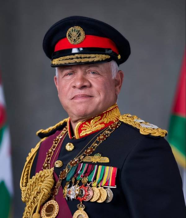 رئيس واعضاء اللجنة الوطنية للعسكريين السابقين يهنئون الملك بعيد ميلاده لــ61