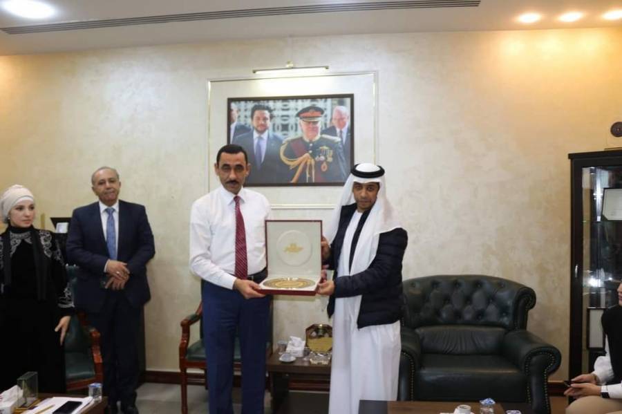 مهيدات يبحث مع وفد من مجلس الإمارات للمستثمرين بالخارج سبل تعزيز التعاون المشترك ...صور