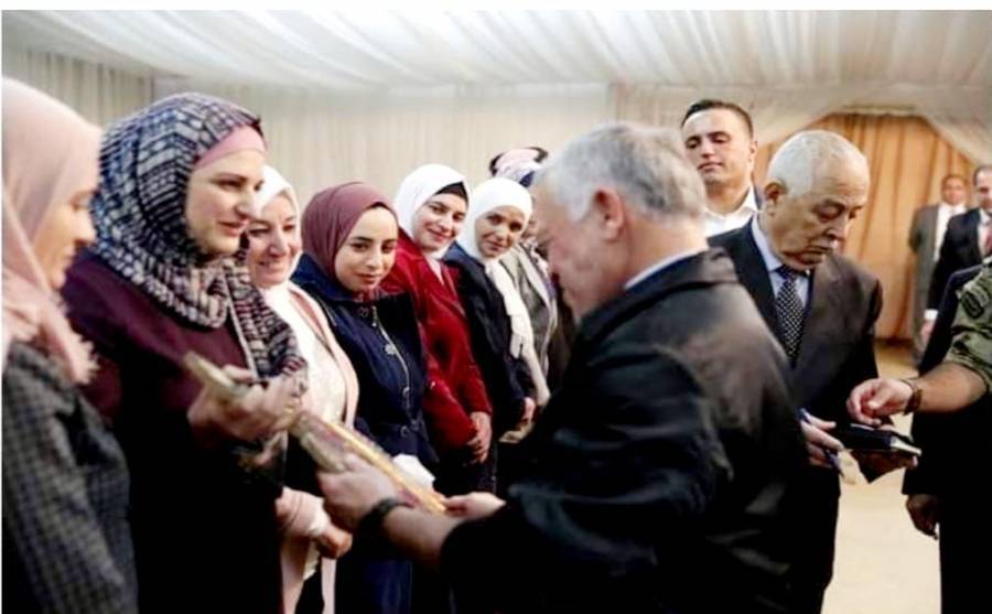 الدكتورة ثروت المعاقبة ترفع بطاقة معايدة إلى جلالة الملك بمناسبة عيد ميلاده.