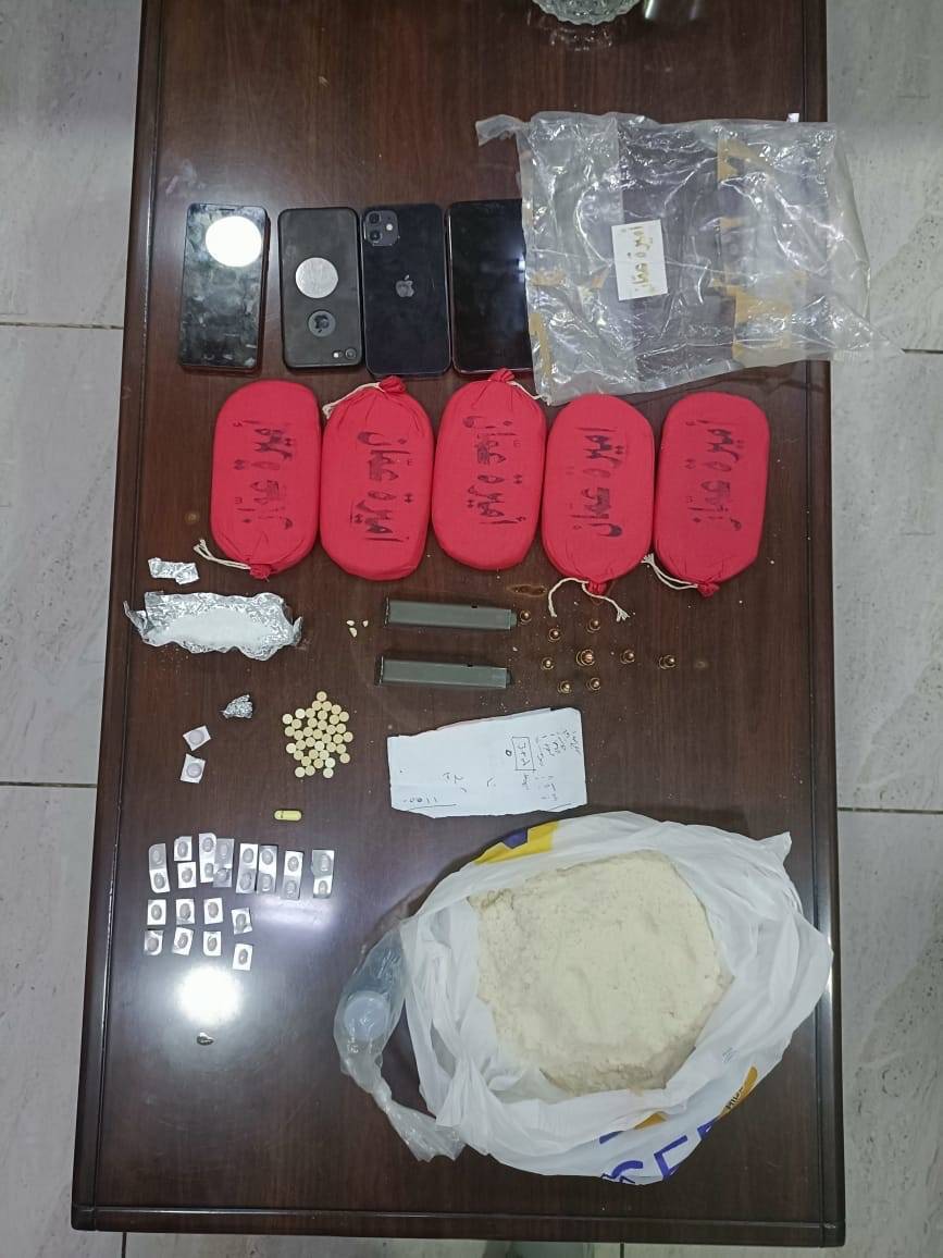 مكافحة المخدرات تلقي القبض على تاجر للمخدرات مطلوب ومصنف بالخطير  والمسلح