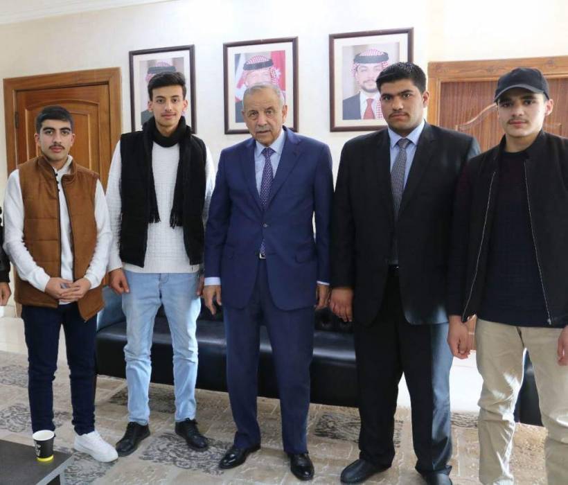 وفد من مركز شباب معان يزور الادارة المحلية...صور