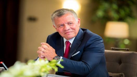 الأردنيون يحتفلون بالعيد الـ 61 لميلاد الملك