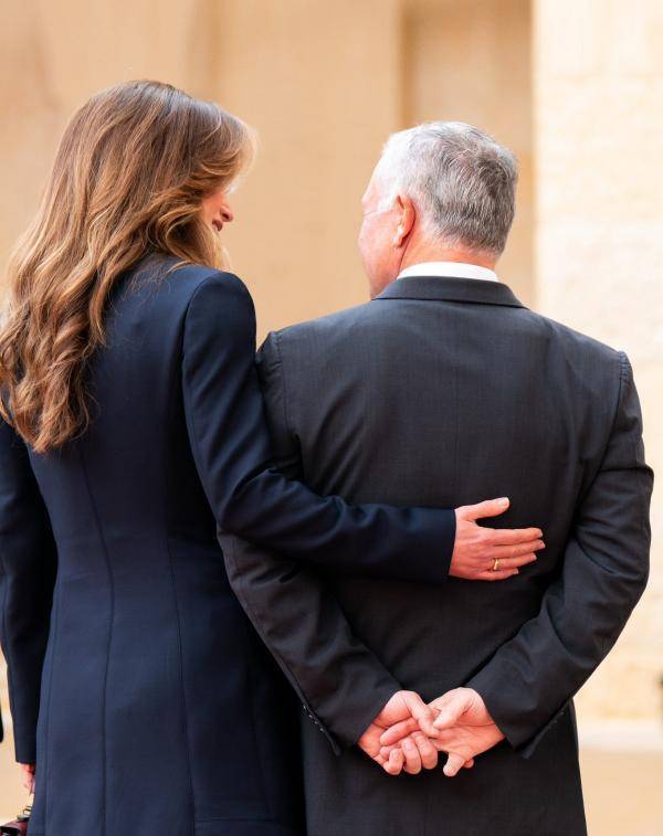 الملكة مهنئة الملك بميلاده: ليس هناك نعمة أكبر من أن أسير بجانبك