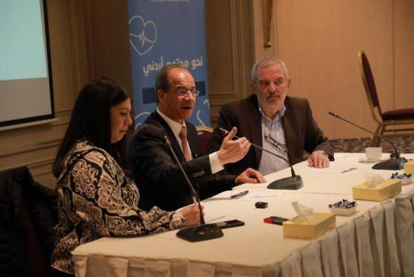 الحكومة: وسائل التواصل الاجتماعي تحتاج مزيدا من التنظيم