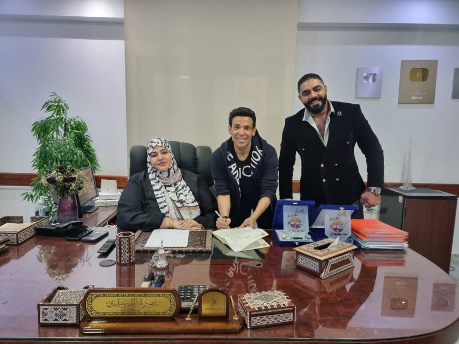 بحضور سميرة الدغيدي وهشام عبد الستار .. سعد الصغير يجدد عقده مع الشمس خمس سنوات