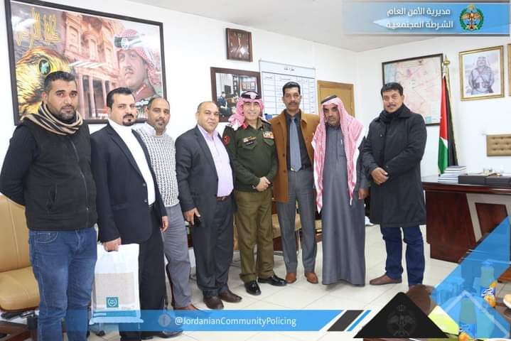 قائد شرطة البادية الملكية يكرّم متقاعدين عسكريين