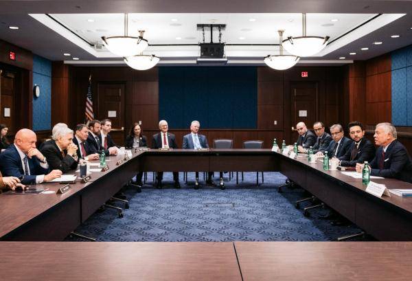 الملك وولي العهد يلتقيان لجنة الخدمات العسكرية في الشيوخ الأمريكي