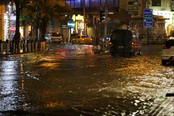ارتفاع منسوب المياه في مناطق بعمان (أسماء)