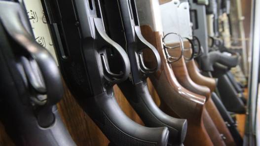 عملية غربية تفضي إلى حجز قارب محمل بالأسلحة كان متجها إلى اليمن