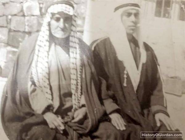 صورة منذ 65 عاما .. ما قصة شيخ الفريحات وقائد الجيش الأسبق؟