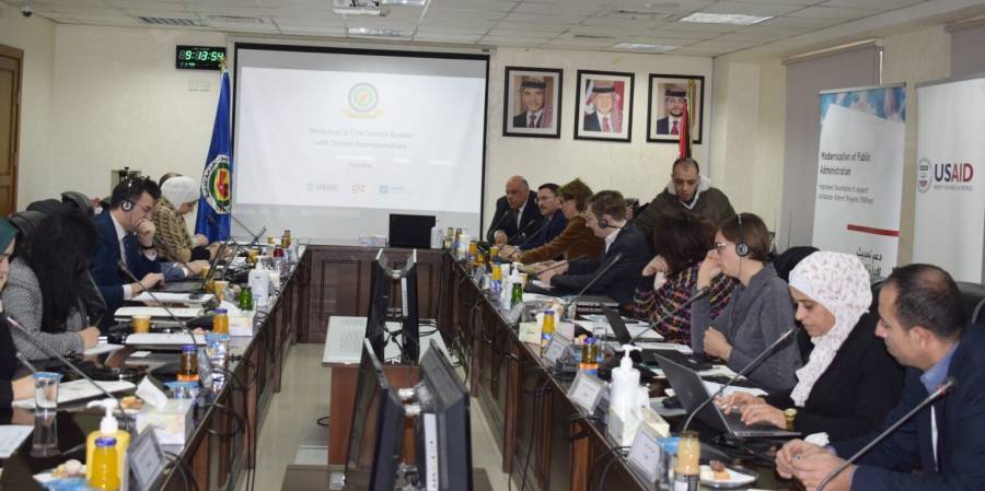 الخدمة المدنية يشيد بالشراكة الاستراتيجية مع الجهات المانحة