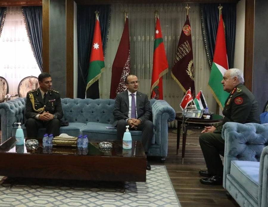 رئيس هيئة الأركان المشتركة يستقبل السفير التركي