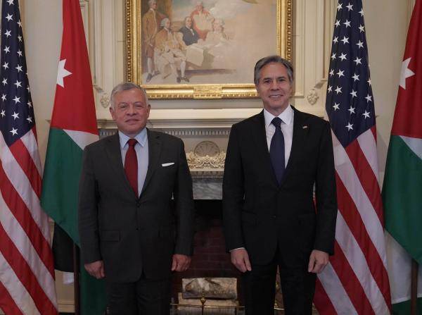 الملك يلتقي وزير الخارجية الأمريكي