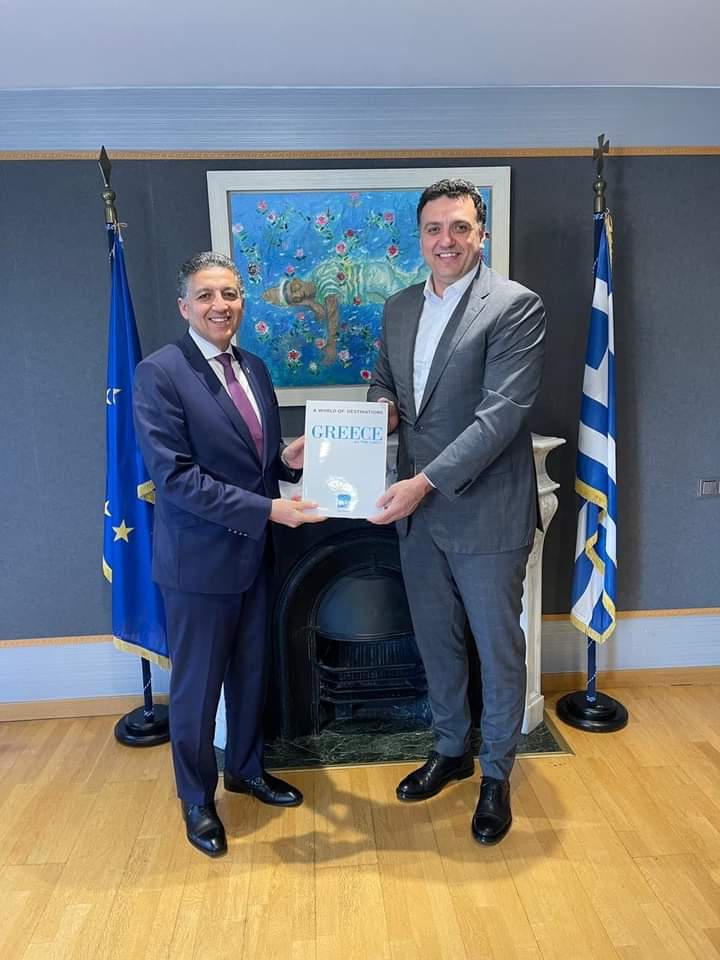 السفير المصري في أثينا يلتقي وزير السياحة اليوناني