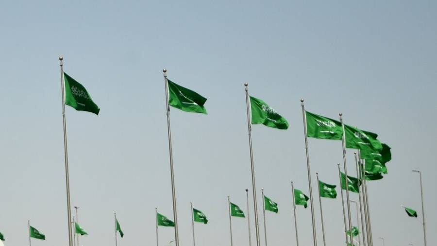 السعودية : توقيف 5 مواطنين وخليجي لصدمهم مركبة عمدا وإطلاق النار