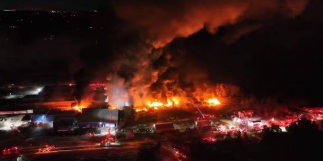 حريق هائل جراء خروج قطار عن مساره بولاية أوهايو الأمريكية