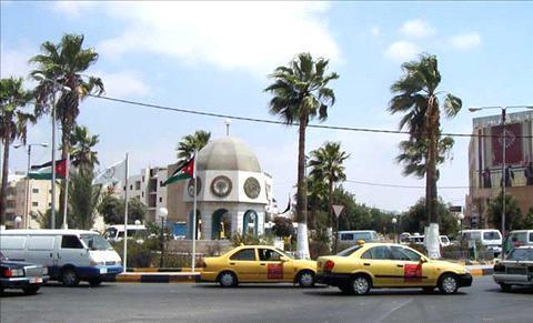 إغلاق شارع إيدون في إربد