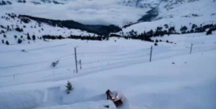 مصرع متزلجين اثنين جراء انهيار ثلجي في سويسرا