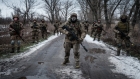 قصف روسي كثيف على أوكرانيا وزيلينسكي يقر بأن الوضع يتعقد