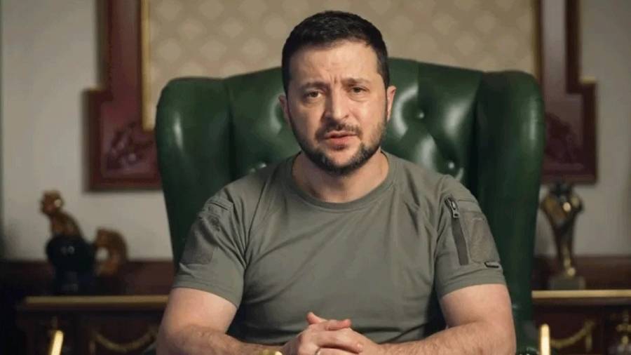 زيلينسكي يعرض المساعدة على الشعب التركي الصديق بعد الزلزال