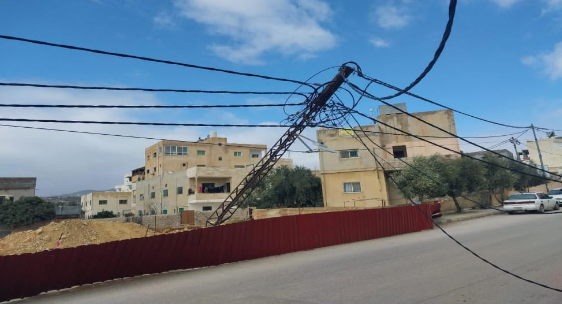 إغلاق شارع رئيسي بجرش بعد سقوط عمود كهرباء