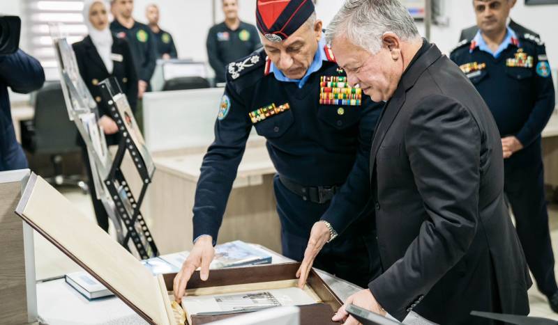 الملك يتابع تمرينا للدفاع المدني ويفتتح استوديوهات إذاعة الأمن العام