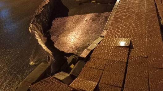 إغلاق شارع رئيسي في قصبة جرش جزئيا جراء هبوطات في جدار استنادي