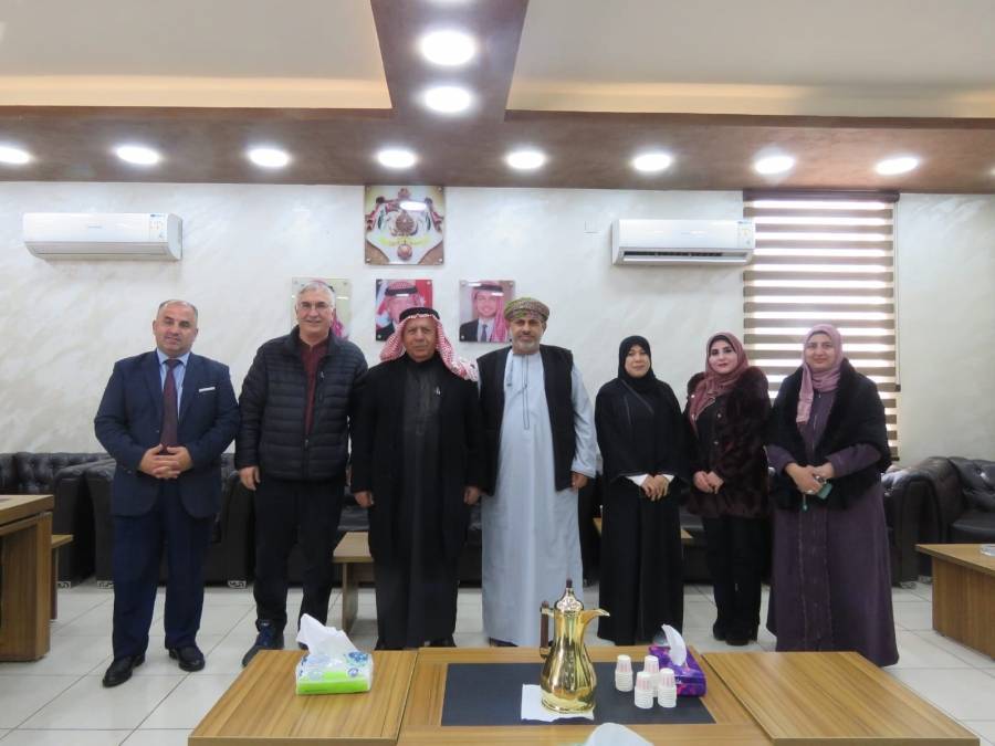 وفد من سلطنة عمان يزور بلدية جرش الكبرى لبحث التعاون الثقافي المشترك