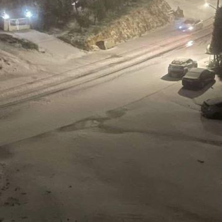 الثلوج تربك دوام الأردنيين وسط صمت حكومي