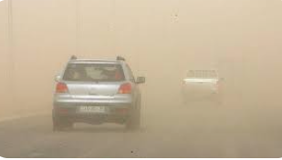 الأمن العام : انعدام الرؤية الأفقية نتيجة الغبار على الطريق الصحراوي