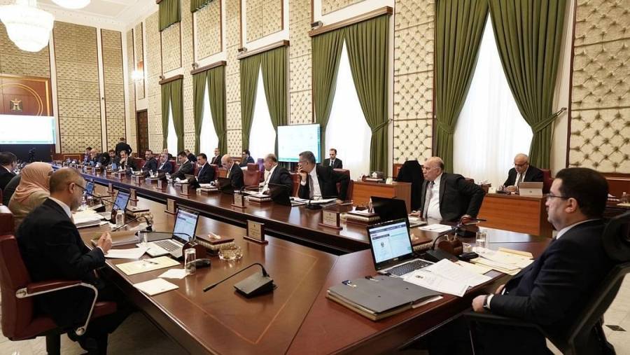 الحكومة العراقية تعدل سعر الدولار إلى 1300 دينار