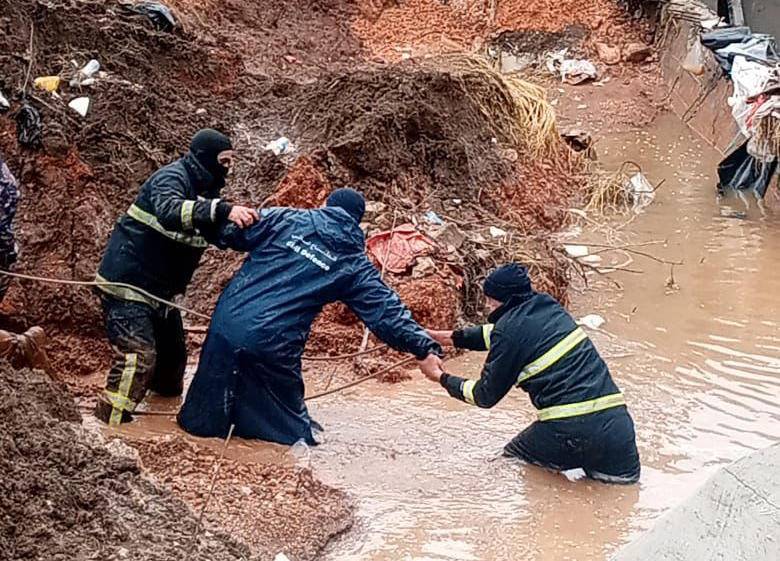 الأمن: إنقاذ وتأمين اشخاص 180 حاصرتهم المياه