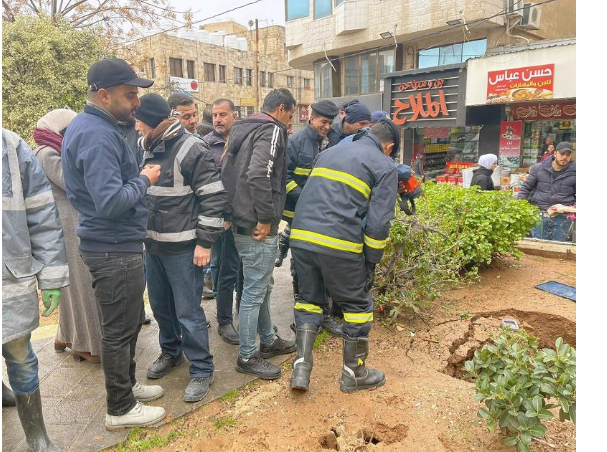 طوق أمني بسبب هبوط بأرضية دوار بإربد